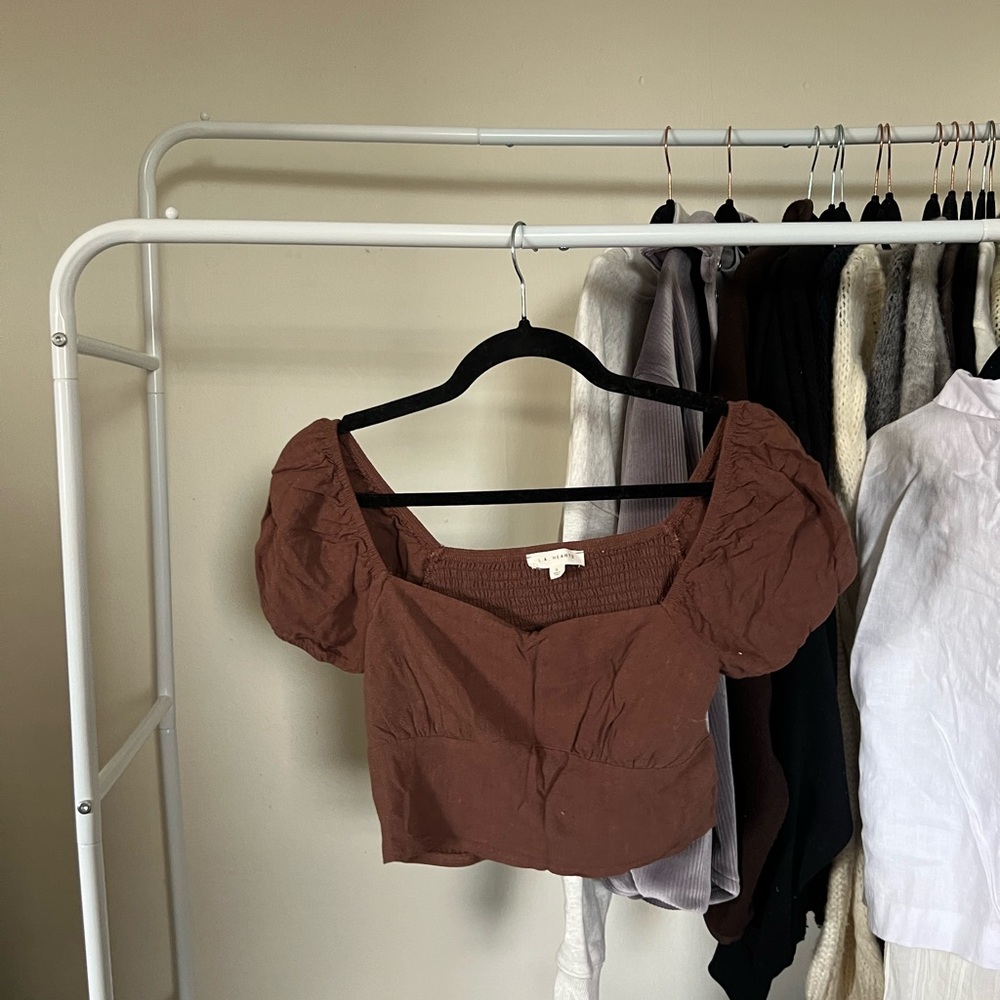 Cute summer top with puffy sleeves with sweetheart neckline